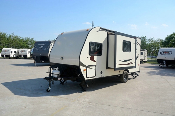 1627644898383143.jpg 拖拽式房車進(jìn)口清關(guān)公司