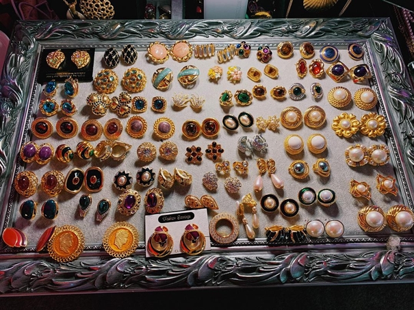 1630576322406261.jpg 進口古董清關(guān)代理