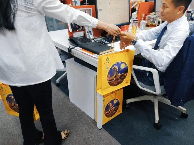 中秋佳節(jié)來臨！萬(wàn)享進(jìn)貿(mào)通報(bào)關(guān)公司員工福利